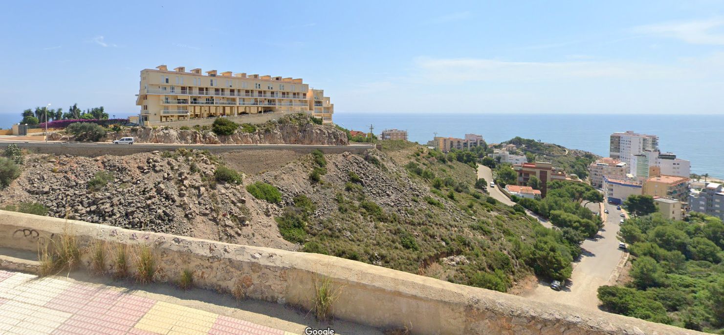 Accidente por falta de protección en los viales de la montaña del faro de Cullera