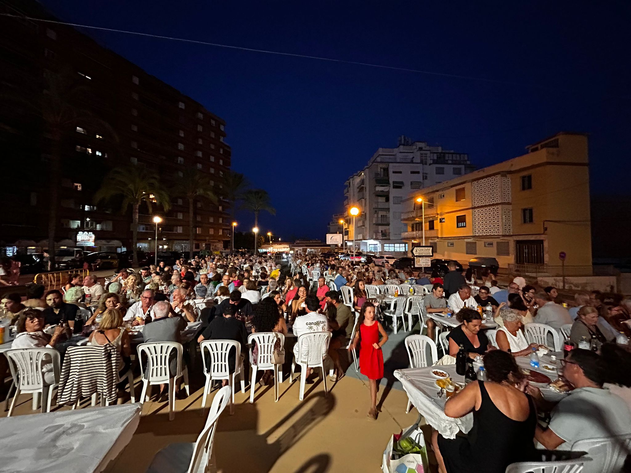 Éxito del primer «Sopar a la Fresca»