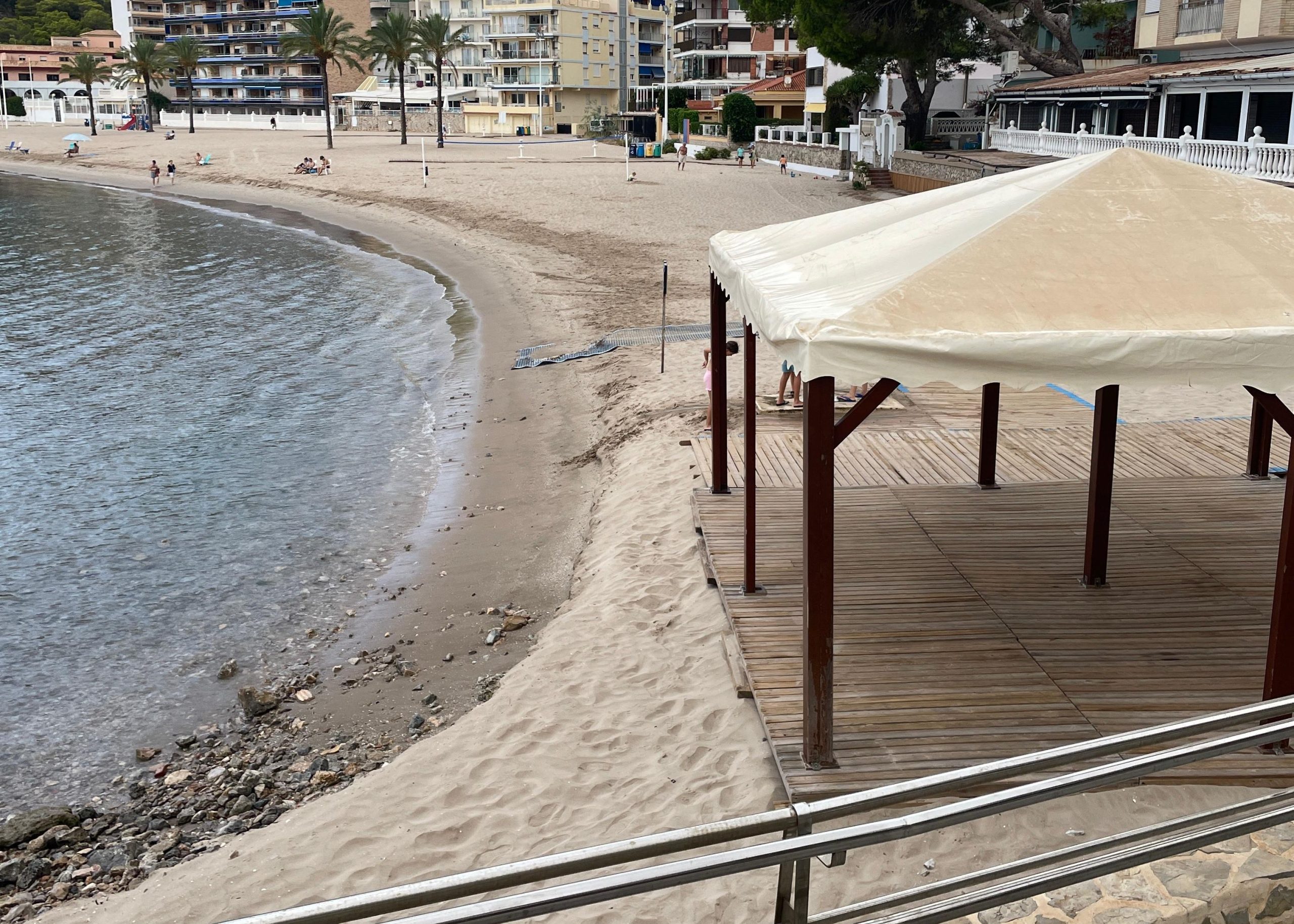 La AVV Torre del Cap trasladará al Ayuntamiento varias reclamaciones sobre el estado de playas y espacios públicos
